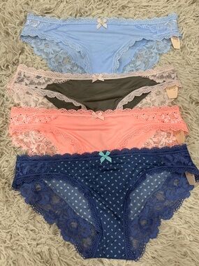 Lot of 4 NWT 2014 Victoria's Secret Lace Cheekini Panties Extra Small